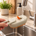 Remplissage du réservoir d'eau de la Brosse Vapeur sous le robinet
