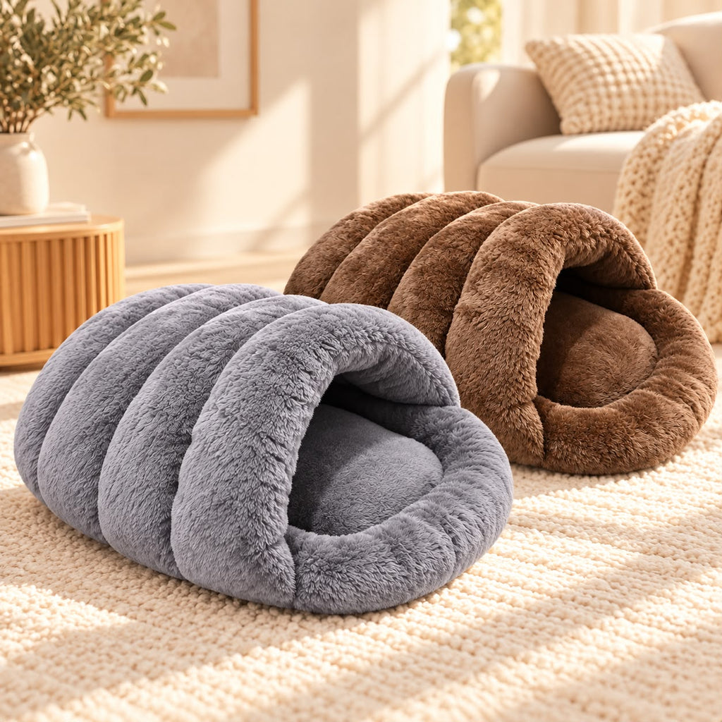 Iglu-Bett von Truffe & Co in Braun und Grau im Wohnzimmer