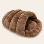 Kuscheliges braunes Iglu-Bett von Truffe & Co